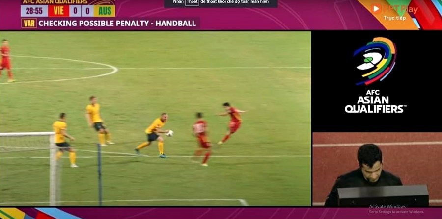 Video tình huống VAR từ chối penalty cho Việt Nam gây tranh cãi