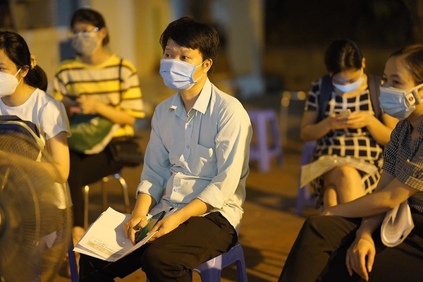Cách làm thủ công trong cấp giấy đi đường ở Hà Nội