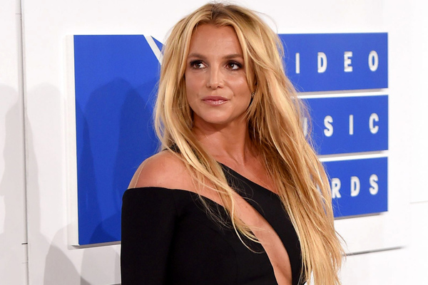Bố Britney Spears đệ đơn xin chấm dứt 13 năm giám sát con gái