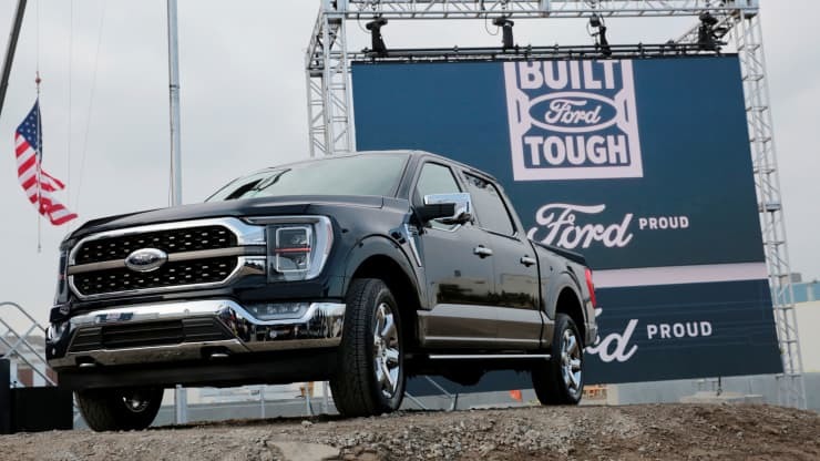 Ford “săn” giám đốc công nghệ hàng đầu của Apple