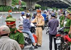 Thủ tướng yêu cầu Hà Nội điều chỉnh bất cập về cấp giấy đi đường