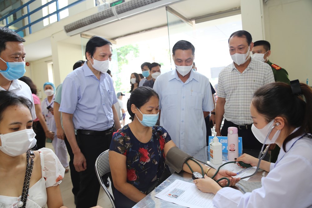 Hải Phòng bắt đầu tiêm vắc xin Sinopharm mượn từ TP.HCM cho người dân