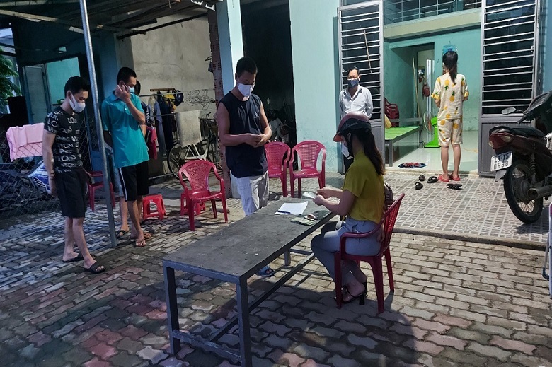 Sau phản ánh tới VietNamNet, người dân khu phong tỏa đã nhận tiền hỗ trợ