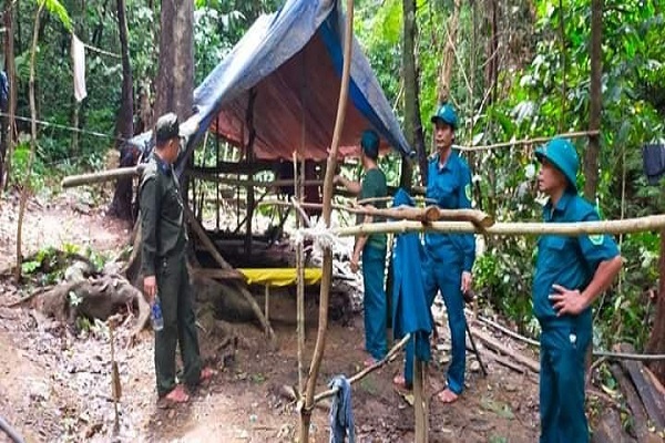 Sáu người ở Đà Nẵng vào rừng dựng lán trại, khai thác vàng trái phép