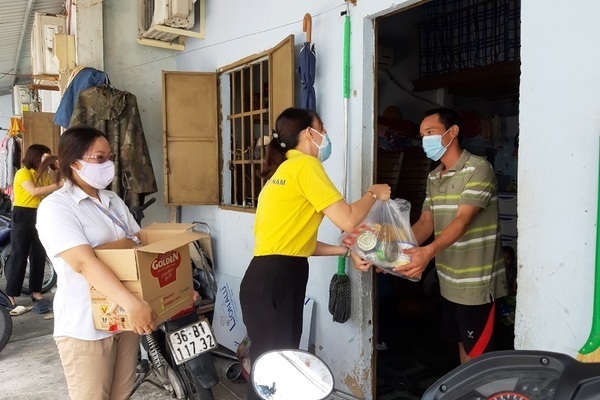 Người dân hỏi thẳng Chủ tịch quận 7 về lý do mức hỗ trợ khác nhau