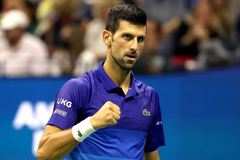 Thắng ngược Berrettini, Djokovic tái ngộ Zverev ở bán kết