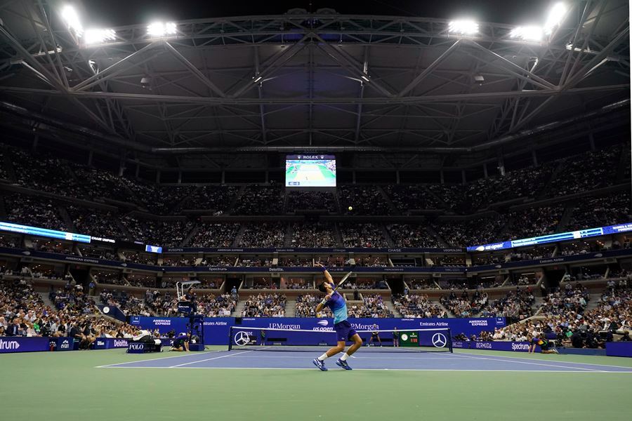 Thắng ngược Berrettini, Djokovic tái ngộ Zverev ở bán kết