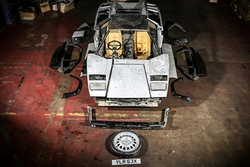 Sau 13 năm "ngủ kho", xế cổ Lamborghini tháo rời đấu giá 5,7 tỷ