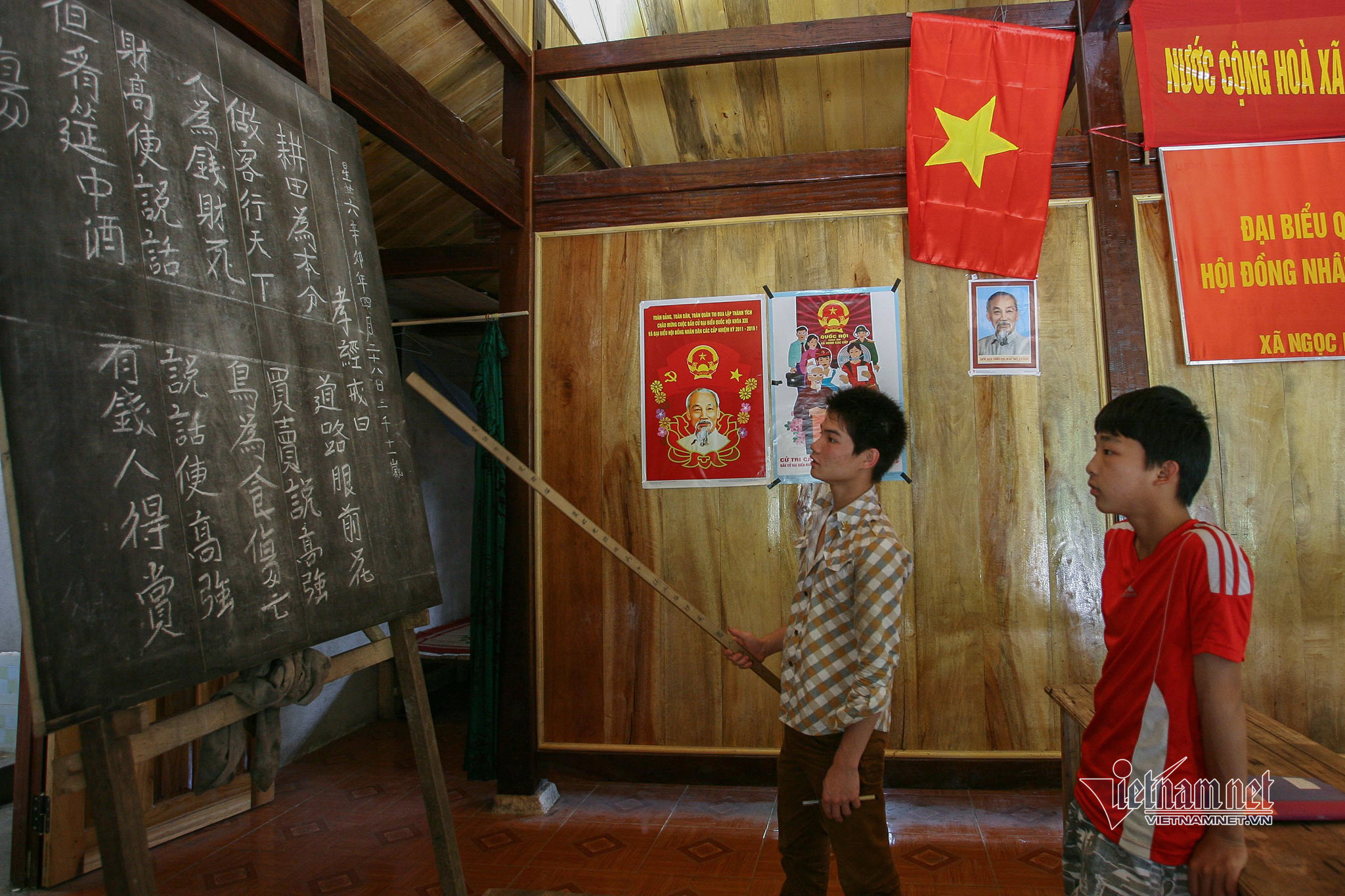 Người Dao mở lớp học chữ 'Nôm Dao' nhằm duy trì, bảo tồn di sản của cha ông