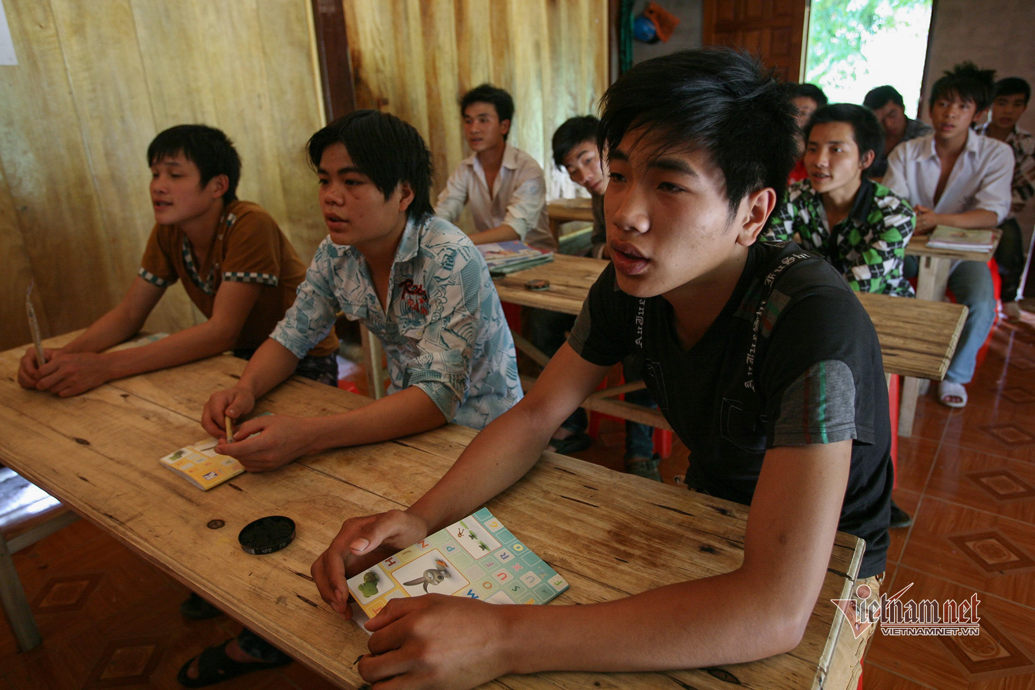 Người Dao mở lớp học chữ 'Nôm Dao' nhằm duy trì, bảo tồn di sản của cha ông