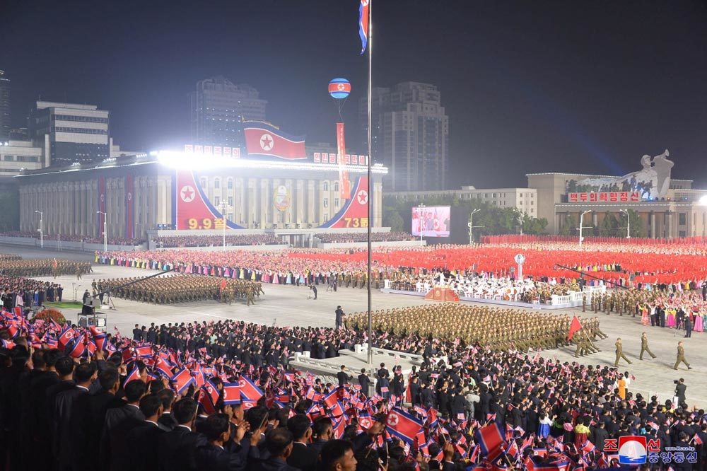 Hình ảnh lễ diễu binh nửa đêm đặc biệt của Triều Tiên