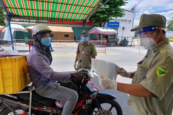 Bình Dương không cho người chưa tiêm vắc xin ra đường