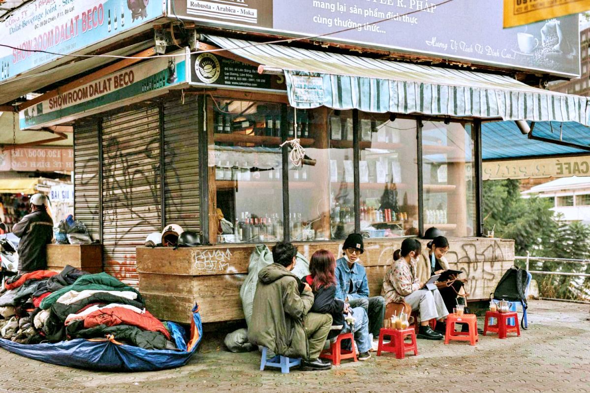 Đà Lạt ngày đầu 'mở cửa', người trẻ hẹn hò ăn sáng, ngắm phố từ tinh mơ