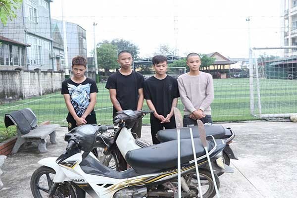 Nhóm thanh niên cầm dao phóng đi cướp gà lĩnh gần 41 năm tù giam