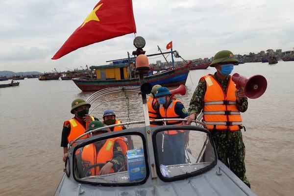 Hơn 21 nghìn người đã vào tránh bão, Thanh Hóa kêu gọi 600 tàu sớm vào bờ