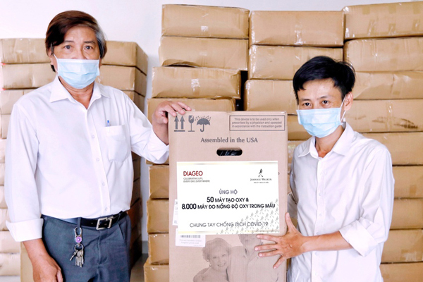 Diageo Việt Nam ủng hộ thiết bị y tế chống dịch Covid-19