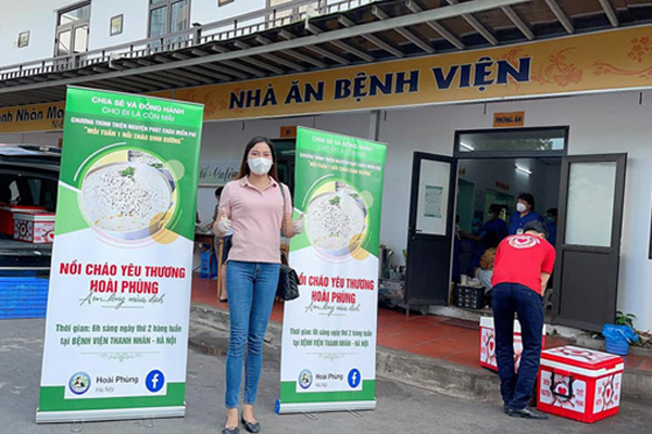 500 suất cháo ấm lòng người bệnh trong đại dịch