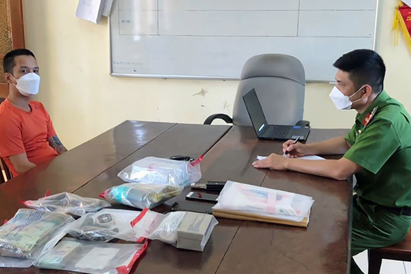Phát hiện ma túy, súng khi khám xét nhà riêng giám đốc xe An Phú Quý