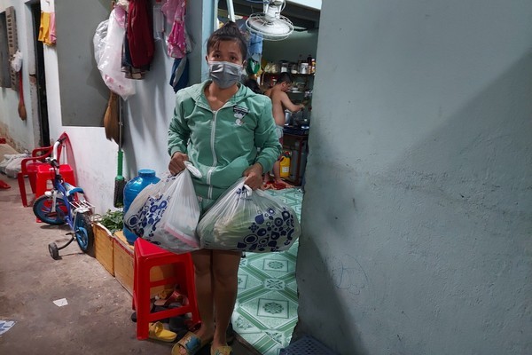Xóm trọ người dân ôm bụng rỗng nhiều ngày chật vật mong hỗ trợ