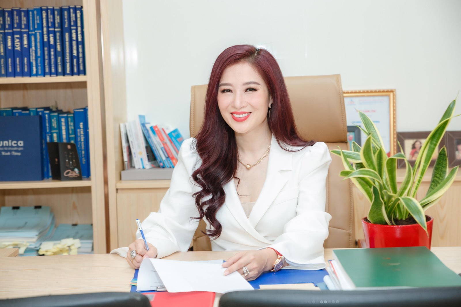 Hoa khôi thể thao Thu Hương 21 tuổi làm CEO, lấy chồng đại gia giờ ra sao?