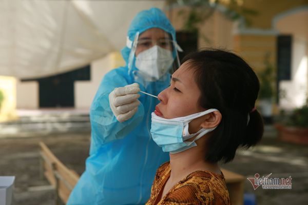 Giá dịch vụ xét nghiệm Covid-19 chưa được kiểm soát chặt