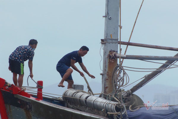 Cách ly tập trung hàng trăm ngư dân vào bờ tránh bão