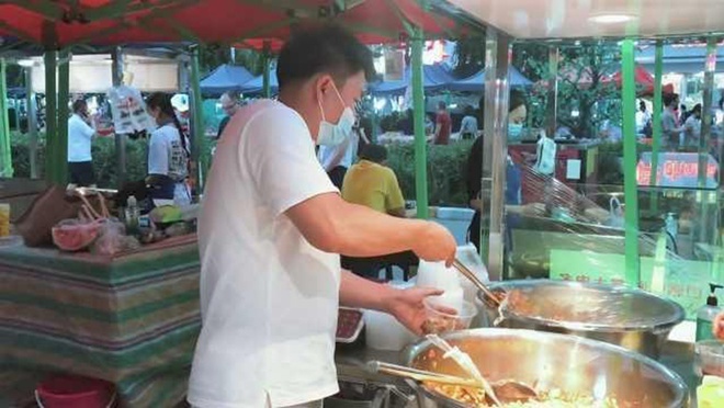 Thạc sĩ bán chân gà gây tranh cãi ở Trung Quốc