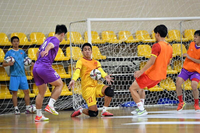 Futsal Việt Nam rèn đá cố định chờ đấu Brazil