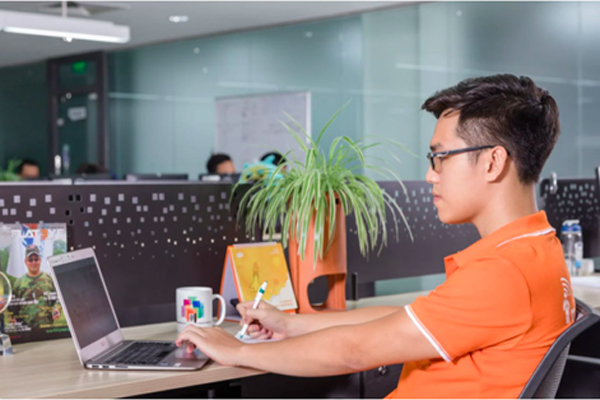 Nỗi lòng phụ huynh: Không ngại thất nghiệp, chỉ lo con làm việc quá nhiều