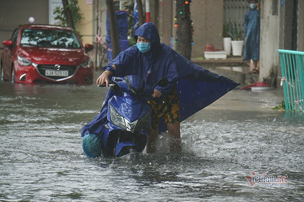 Dự báo thời tiết 12/9, nhiều tỉnh miền Trung hứng mưa lớn