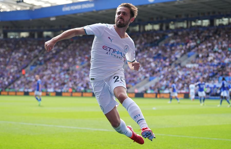 Bernardo Silva giúp Man City đòi nợ Leicester