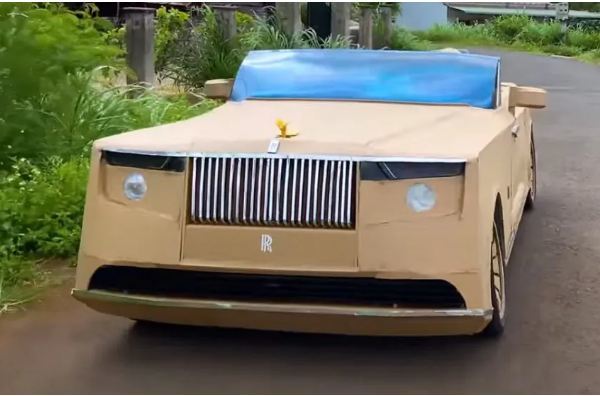 Rolls-Royce 28 triệu USD phiên bản bìa cát-tông