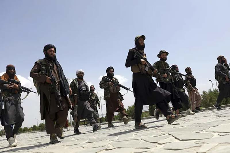 Cờ Taliban bay trên dinh tổng thống Afghanistan, Pháp tuyên bố không quan hệ