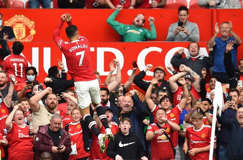 Lộ khoản thưởng khủng của Ronaldo trong hợp đồng với MU