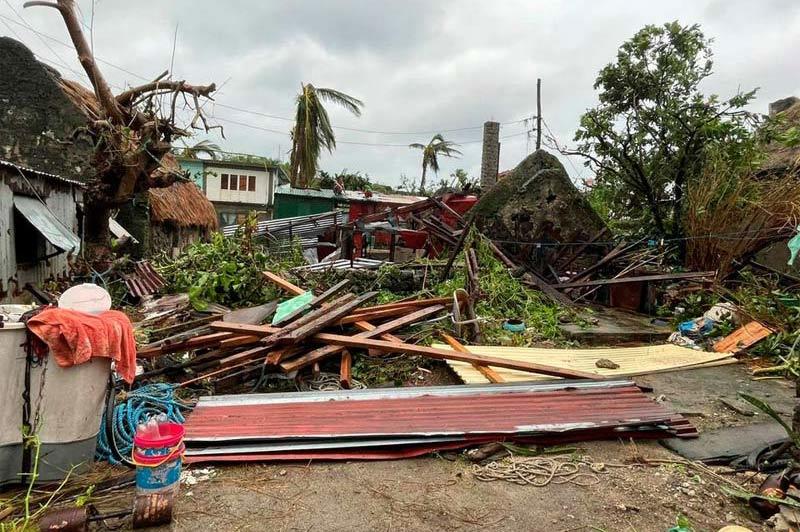 Hình ảnh bão Chanthu tàn phá Philippines