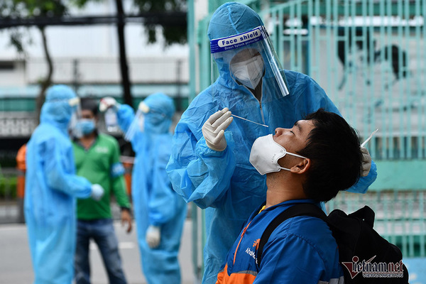 TP.HCM thực hiện test nhanh cho các vùng nguy cơ