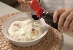 5 phút làm món cơm trứng xì dầu tiết kiệm