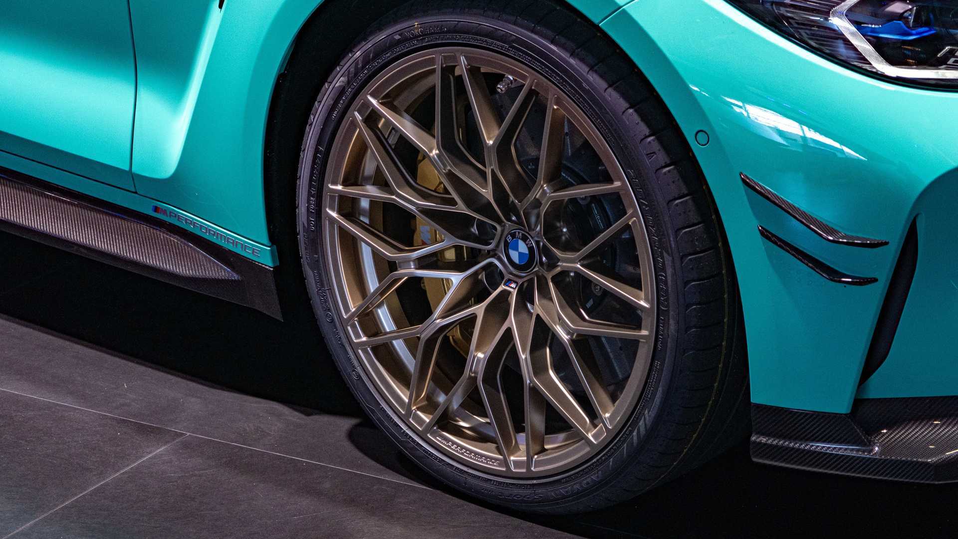 Chiêm ngưỡng xe sang BMW M4 màu xanh Mint lạ mắt