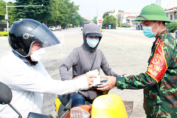 TP Vinh thực hiện Chỉ thị 15, người ra vào phải test nhanh Covid-19