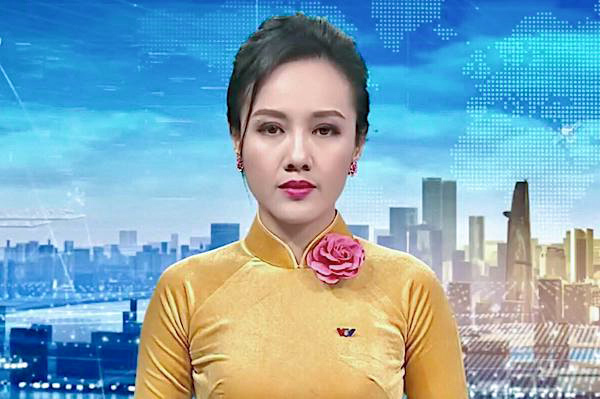 BTV Hoài Anh xúc động khi mẹ gửi tặng 'bó hoa' rau muống từ tâm dịch