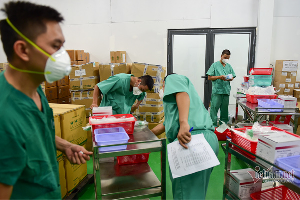 TP.HCM yêu cầu không để nhân viên y tế làm việc hành chính