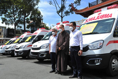 Giáo hội Phật giáo Việt Nam TP.HCM tặng 10 xe cứu thương cho các bệnh viện