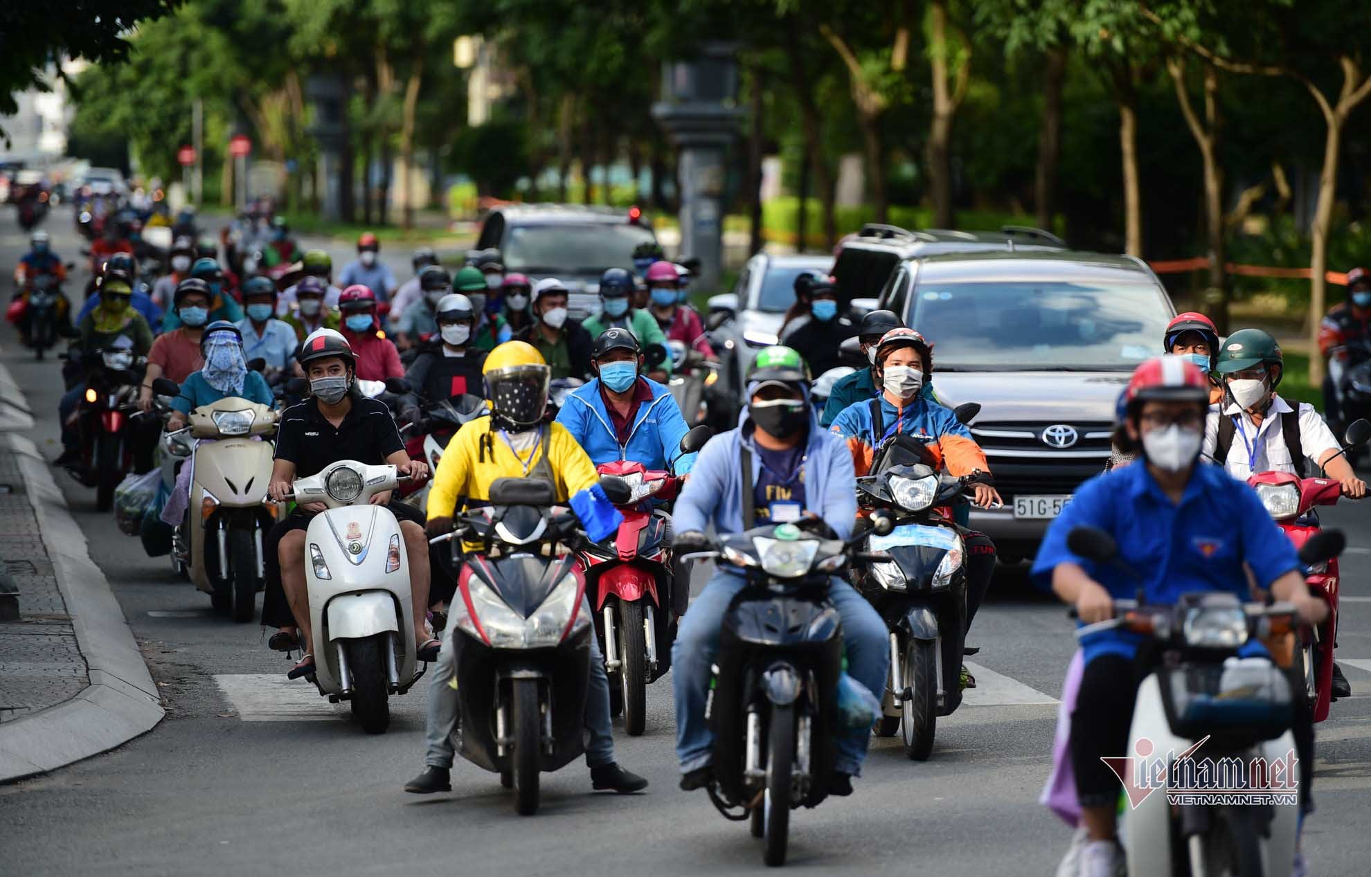 Chủ tịch TP.HCM: Xác định tâm thế sống trong điều kiện có dịch