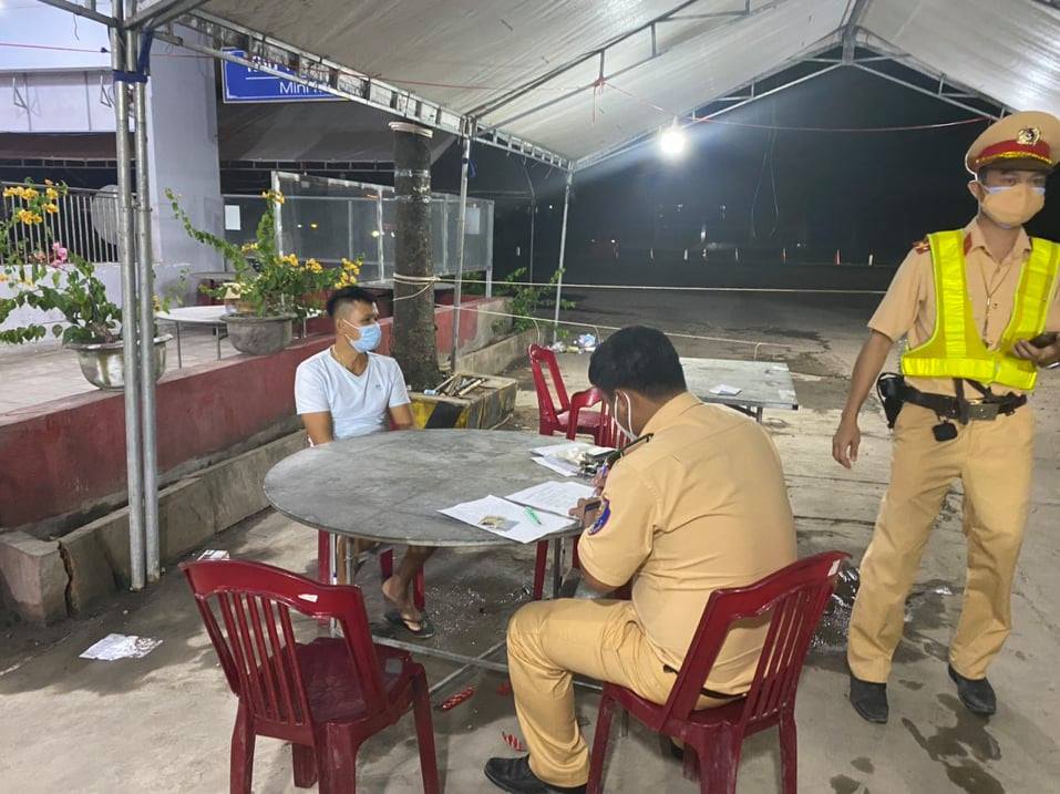 Bình Thuận tổ chức đưa 15 người trên thùng xe đông lạnh về quê