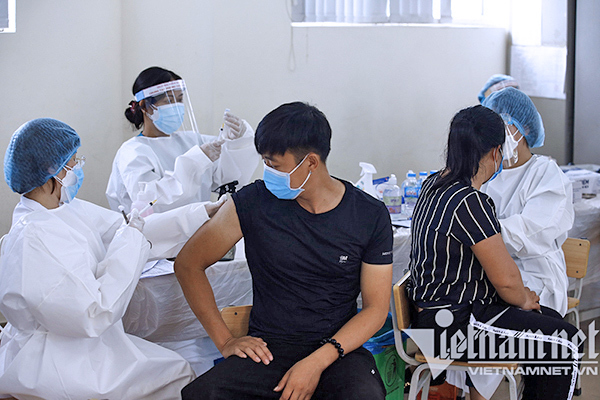 Bí thư Hà Nội: Không vì được tiêm vắc xin rồi mà coi thường phòng dịch