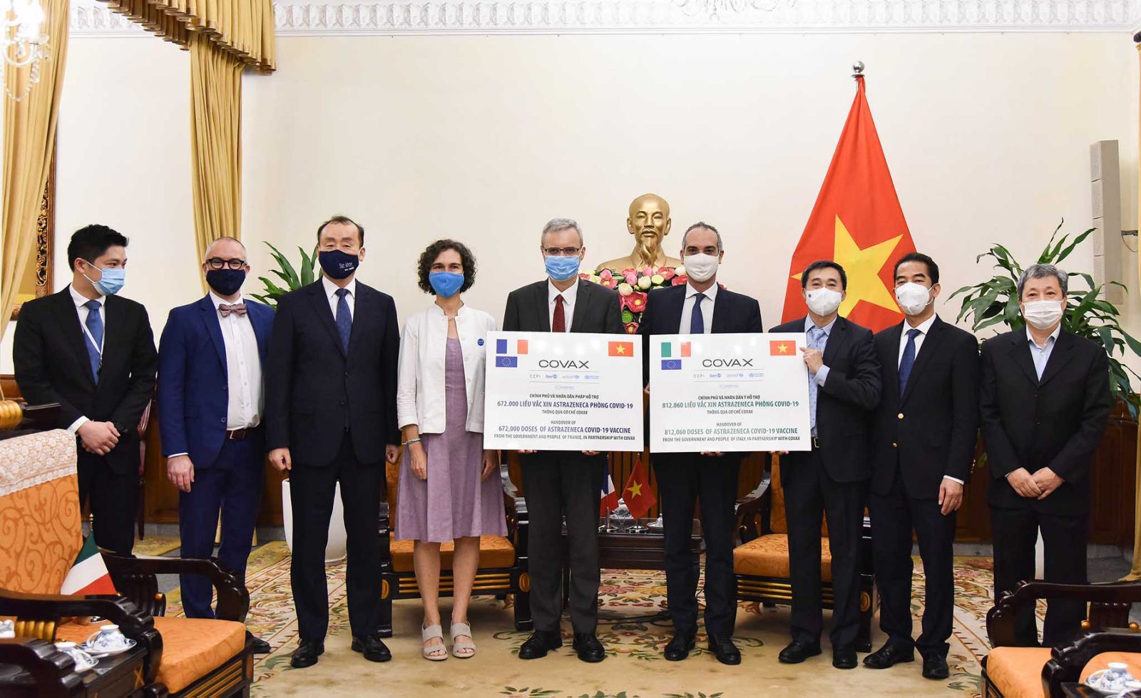 Việt Nam tiếp nhận 1,5 triệu liều vắc xin AstraZeneca do Pháp và Italy tặng