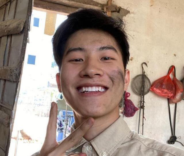 Thầy giáo trẻ về quê dạy học gây 'bão' trên TikTok