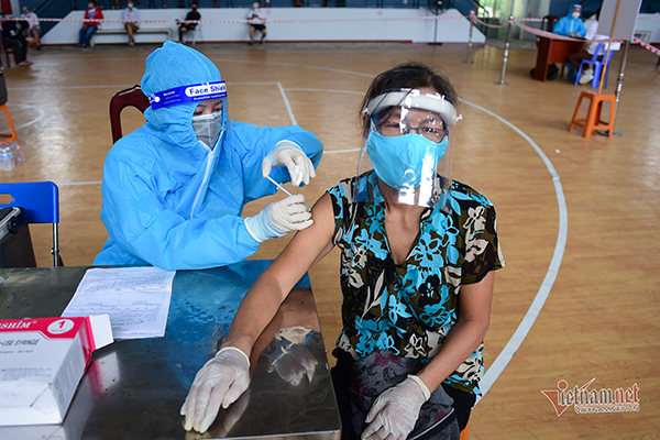 TP.HCM: Nhiều điểm tiêm vắc xin không cần thư mời, đăng ký trước