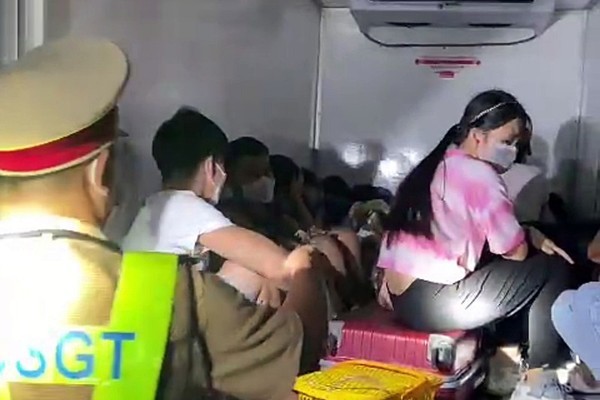 Ngày 15/9, Bình Thuận đưa 15 người trốn trên xe đông lạnh về quê