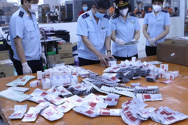 Bắt vụ nhập lậu 60.000 viên thuốc điều trị Covid-19 từ Ấn Độ